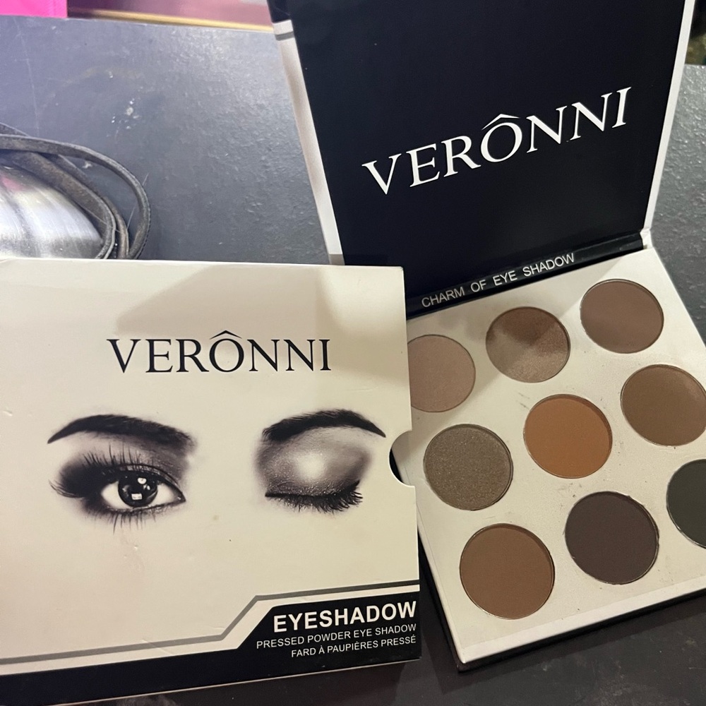 Eyeshadow Palette - Neutral Shades NWT
